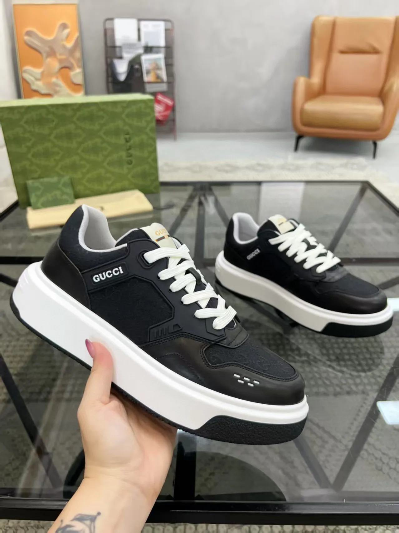 Factory price: 460💰Gucci new men's shoes GUCCI [Lightning] latest shoes are shipped. Original quality, fashionable, made of special materials, sheepskin lining, brand new packaging. The foot feels super comfortable and the workmanship is impeccable. Size: 38-44, customized 45